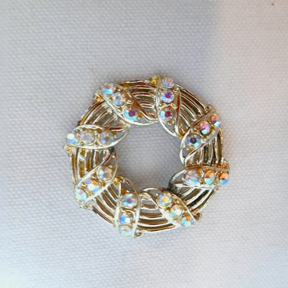 💚5/$25 Vintage 1960s AB Crystal Gold Ton Brooch - Picture 1 of 4